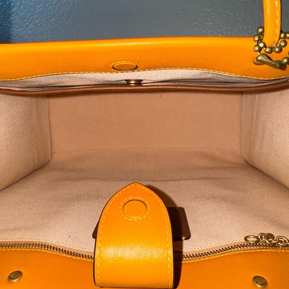 Coach Cashin Carry 32 in Papaya - Picture 8 of 10